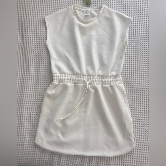 Women's Airy Sleek Dress - All In Motion Cream NWT szM - Picture 4 of 6